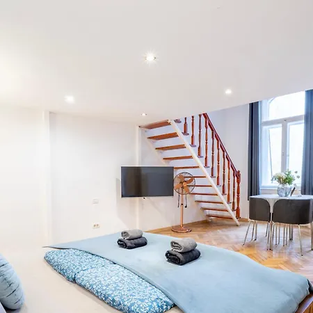 Cedar - Palace District