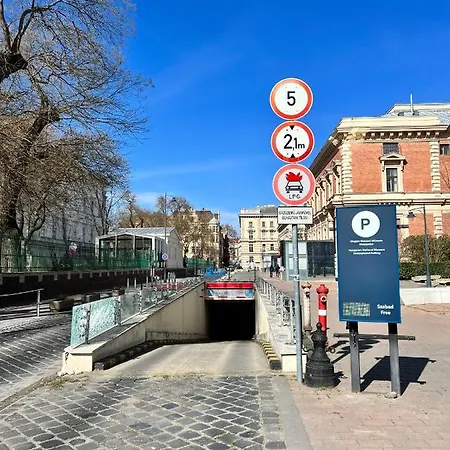 Cedar - Palace District