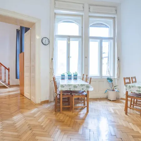 Cedar - Palace District ブダペスト