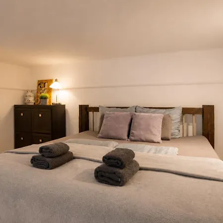 Cedar - Palace District Apartamento Budapeste