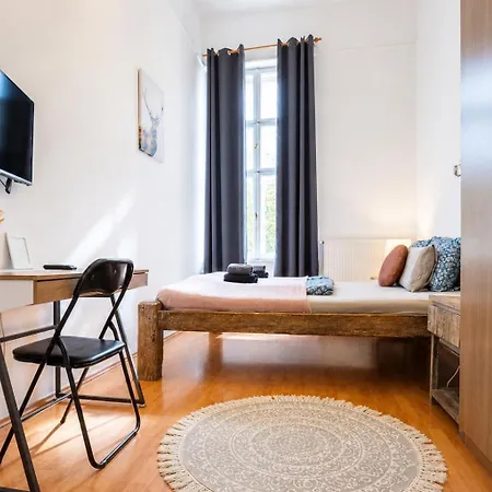Cedar - Palace District Apartamento Budapeste