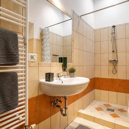 Apartamento Cedar - Palace District Budapeste