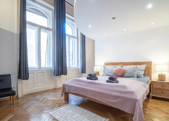 Cedar - Palace District * Budapeste